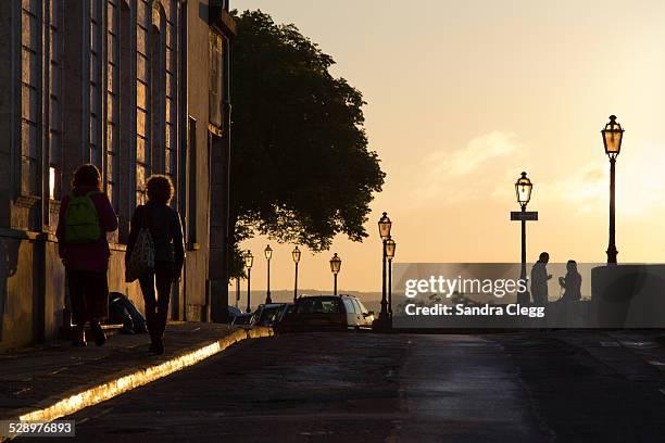 sun set walk in angoulême - charente 個照片及圖片檔