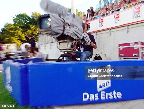 Liga Pokal 2003, Finale, Mainz; Borussia Dortmund - Hamburger SV 2:4;'Hamburger SV - DFB Liga Pokal Sieger 2003 '; ARD Medien/Kamera