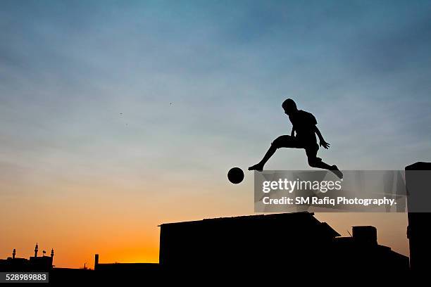 boy is jumping with soccer ball - pakistani boys stockfoto's en -beelden