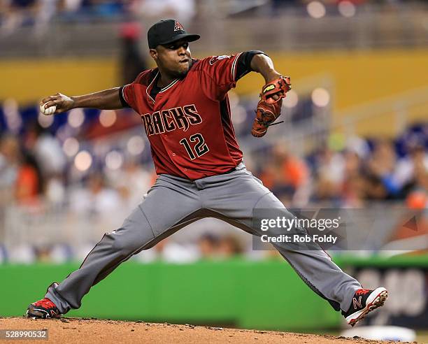 Rubby De La Rosa of the Arizona Diamondbacks in action during the game against the Miami Marlins at Marlins Park on May 4, 2016 in Miami, Florida....