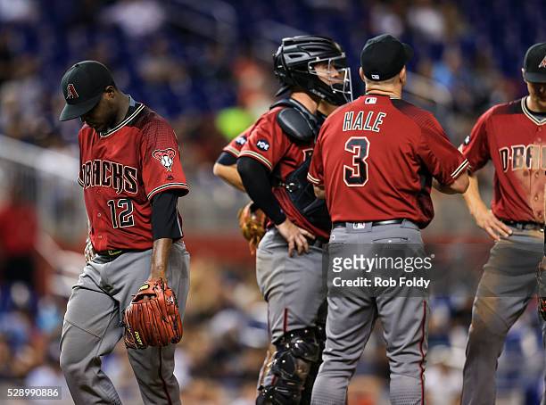 Chip Hale of the Arizona Diamondbacks takes Rubby De La Rosa out of the game against the Miami Marlins during the sixth inning at Marlins Park on May...