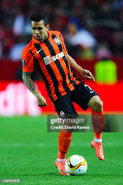 Wellington Nem of FC Shakhtar Donetsk runs with the ball during the UEFA Europa League Semi Final second leg match between Sevilla and Shakhtar...