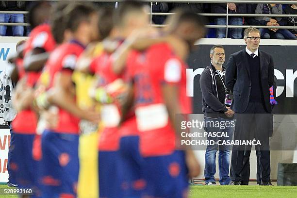 Ajaccio's team and Paris Saint-Germain's French head coach Laurent Blanc pay their tribute to May 5 Furiani victims before the L1 football match...