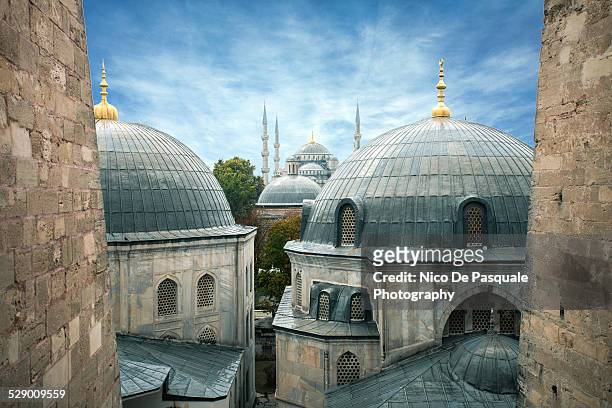 blue mosque - イスタンブール アヤソフィア ストックフォトと画像