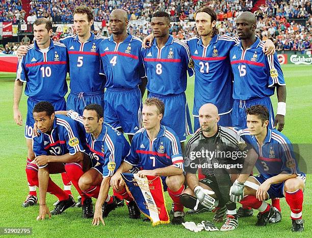 Finale in Rotterdam; FRANKREICH 1 n.V.; MANNSCHAFTSFOTO TEAM FRA :; hintere Reihe v.lks.: Zinedine ZIDANE, Laurent BALNC, Patrick VIEIRA, Marcel...