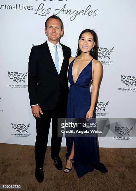 Actors Sebastian Roche and Alicia Hannah attend The Humane Society of the United States' to the Rescue Gala at Paramount Studios on May 7, 2016 in...
