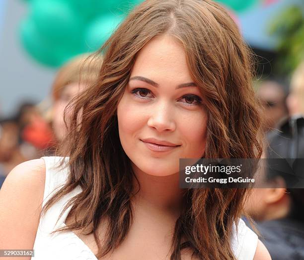 Actress Kelli Berglund arrives at the premiere of Sony Pictures' "The Angry Birds Movie" at Regency Village Theatre on May 7, 2016 in Westwood,...