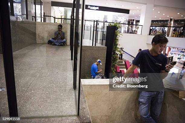 Men use smartphones at Ayala Land Inc.'s Greenbelt shopping mall in Makati City in Manila, the Philippines, on Friday, May 6, 2016. Stocks fell, the...