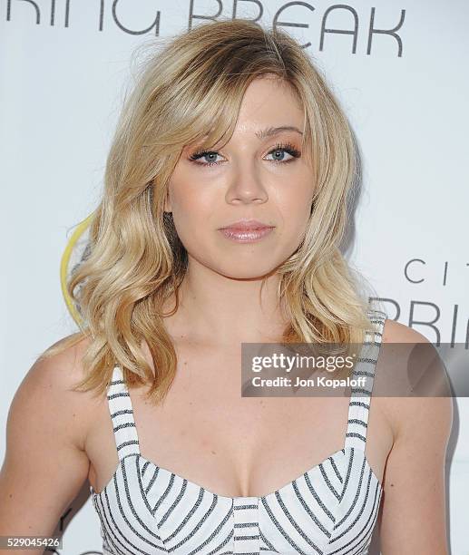 Actress Jennette McCurdy arrives at City Year Los Angeles' Spring Break: Destination Education at Sony Pictures Studios on May 7, 2016 in Culver...