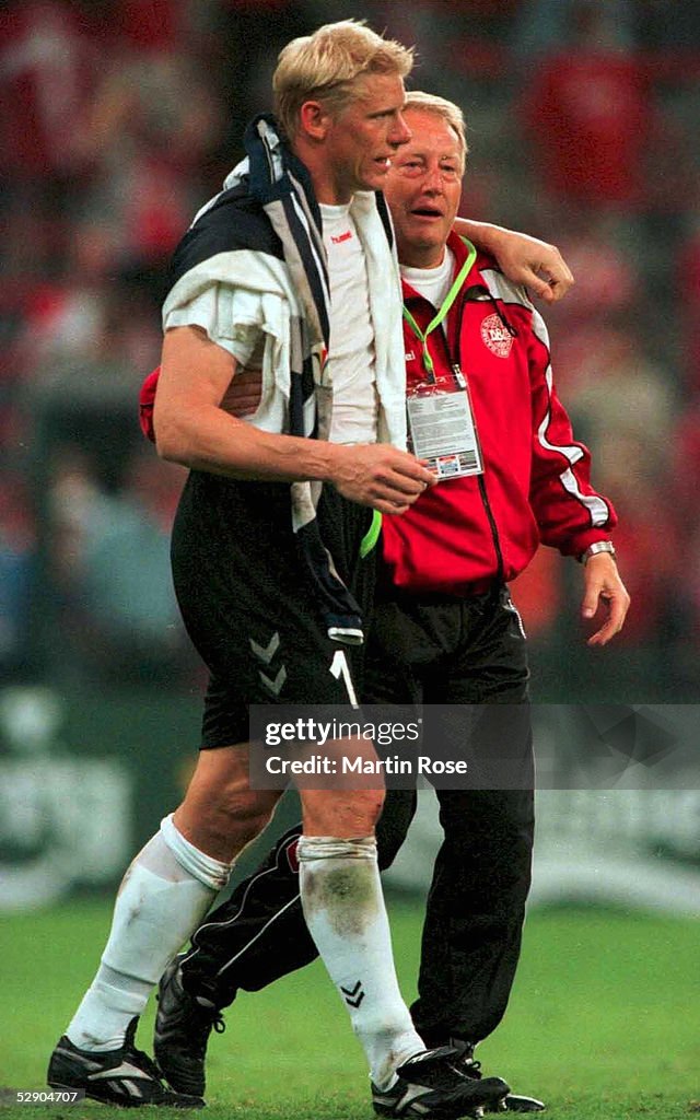 Luettich DAENEMARK TSCHECHIEN 0 2 Torwart Peter SCHMEICHEL Und luettich-daenemark-tschechien-0-2-torwart-peter-schmeichel-und