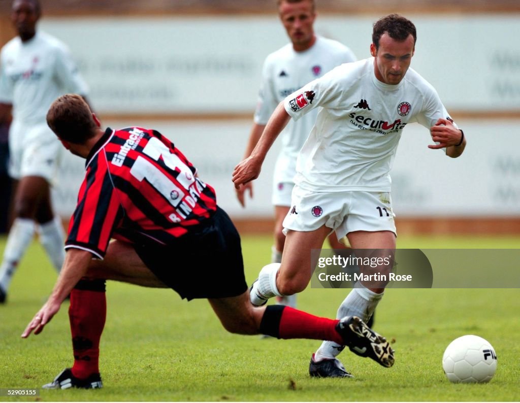 FUSSBALL: 2. BUNDESLIGA 02/03, EINTRACHT FRANKFURT