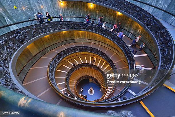 らせん階段、バチカン博物館 - vatican museums ストックフォトと画像