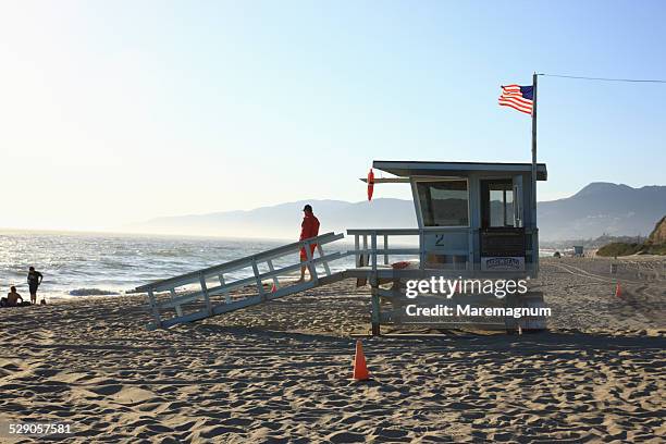 malibu area, life guard - malibu beach stockfoto's en -beelden