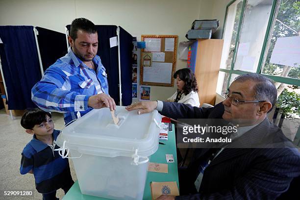 People arrive at Hatice el-Kubra Secondary School to cast their votes for the municipal elections in Beirut, Lebanon on May 8, 2016.