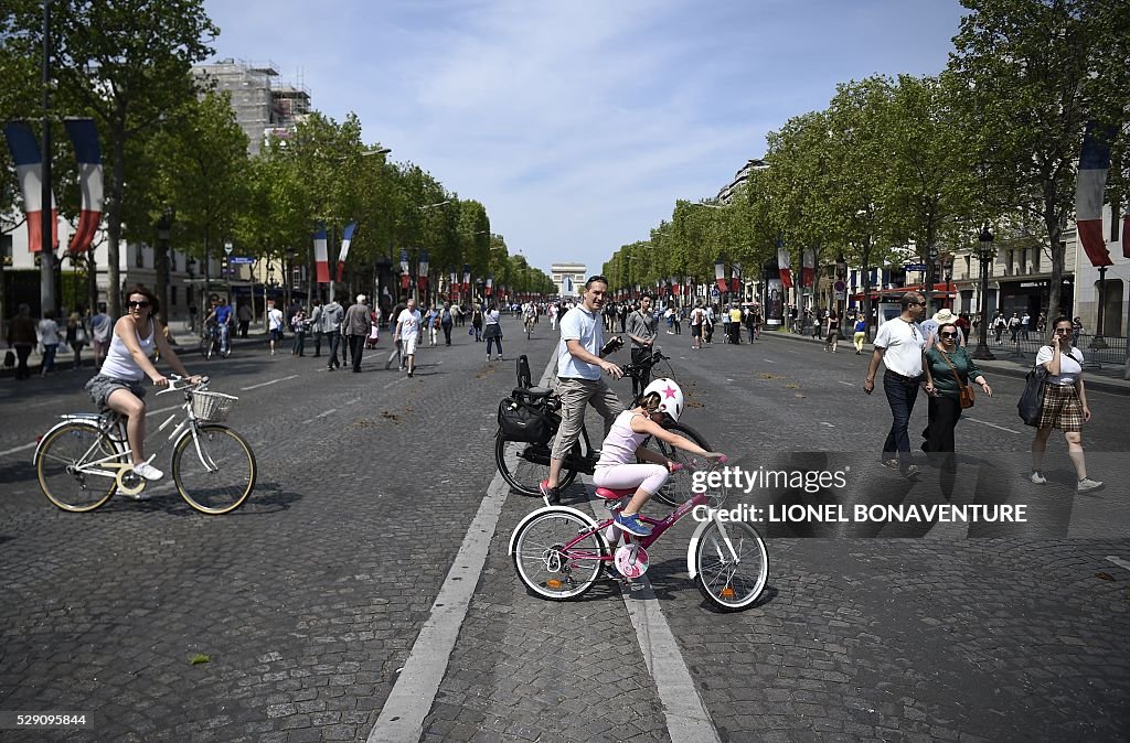 FRANCE-PARIS-ENVIRONMENT-CHAMPS-ELYSEES