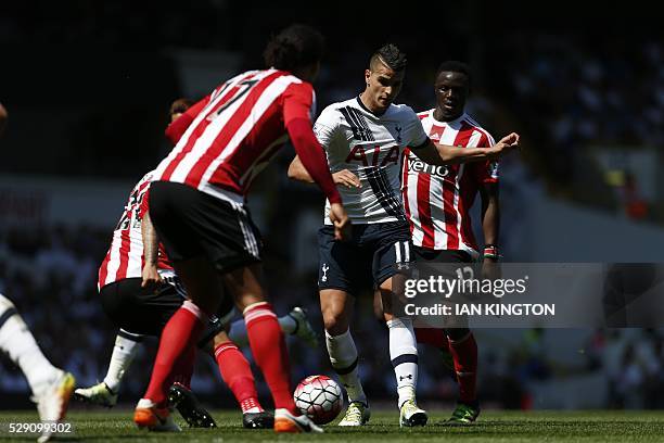 Tottenham Hotspur's Argentinian midfielder Erik Lamela vies with Southampton's Dutch defender Virgil van Dijk during the English Premier League...