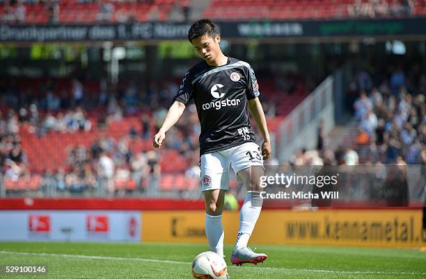 Ryo Miyaichi of Hamburg warms up prior to the Second Bundesliga match between 1. FC Nuernberg and FC St. Pauli at Grundig-Stadion on May 8, 2016 in...