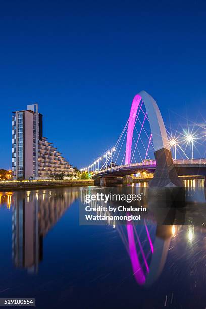 glasgow landmark - the clyde arc. - glasgow schottland stock-fotos und bilder