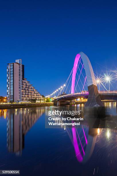 glasgow landmark - the clyde arc. - glasgow schotland stock pictures, royalty-free photos & images