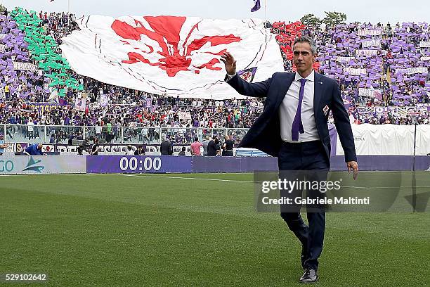 Paulo Sousa manager of AFC Fiorentina gestures during the Serie A match between ACF Fiorentina and US Citta di Palermo at Stadio Artemio Franchi on...