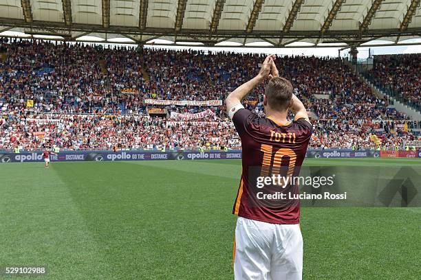 Roma captain Francesco Totti greets his fans after the Serie A match between AS Roma and AC Chievo Verona at Stadio Olimpico on May 8, 2016 in Rome,...