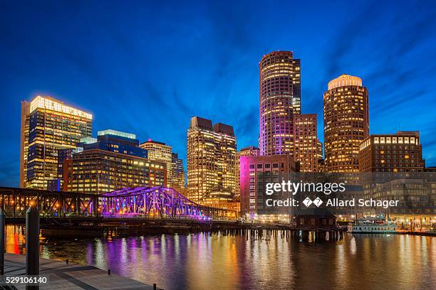 downtown boston - boston massachusetts photos et images de collection