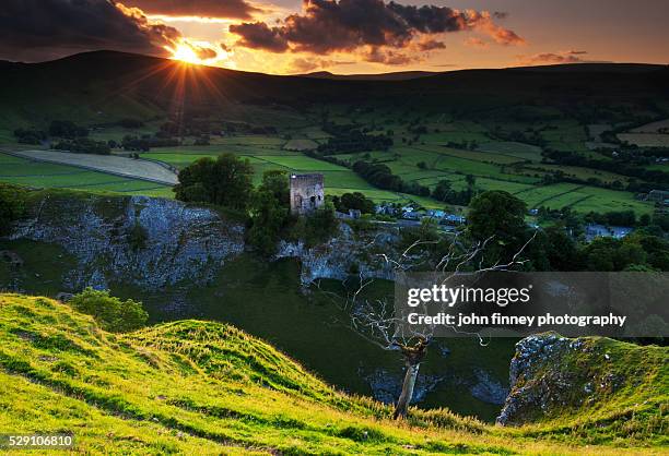 peveril castle sunset, castleton, english peak district. uk. europe. - peak district national park bildbanksfoton och bilder