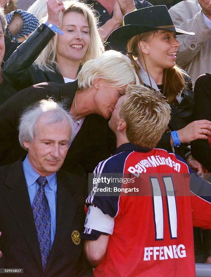 FC BAYERN MUENCHEN DEUTSCHER MEISTER 2000
