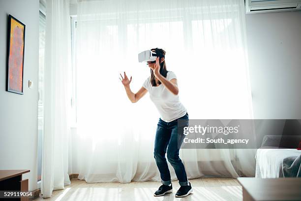 girl exploring vr - flying goggles stockfoto's en -beelden