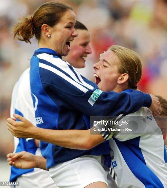 Bundesliga 02/03, Babelsberg; 1. FFC Turbine Potsdam - 1. FFC Frankfurt 0:0; 1. FFC Frankfurt Deutscher Frauen Meister 2003; Jubel Nia KUENZER...