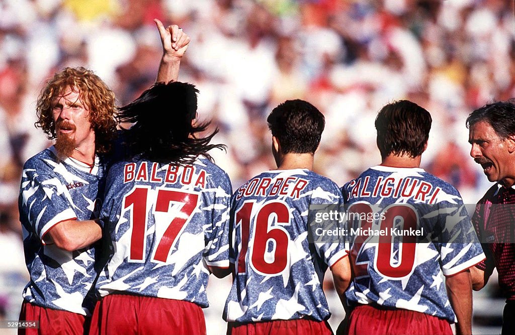 FUSSBALL: WM 1994 in USA, 22.06.94 USA