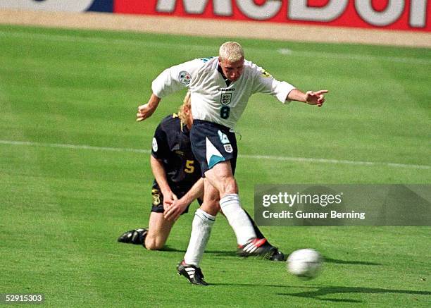 London; TORSCHUss ZUM 0:2 Paul GASCOIGNE/England/lks.: Henry