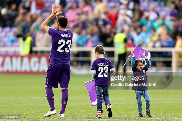 Manuel Pasqual of ACF Fiorentina Florence and greets all fans during the Serie A match between ACF Fiorentina and US Citta di Palermo at Stadio...
