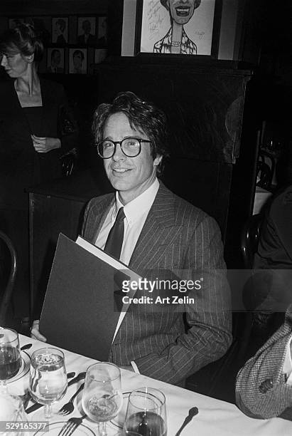 Warren Beatty dining at Sardi's.; circa 1970; New York.