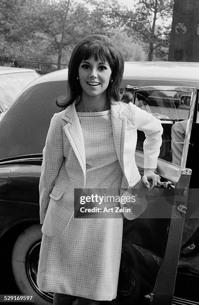 Marlo Thomas opening limousine door; circa 1970; New York.