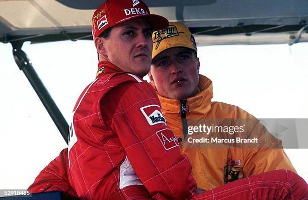 Testfahrten in Jerez; Michael SCHUMACHER - FERRARI und Ralf SCHUMACHER - JORDAN