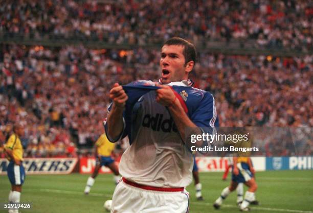 Paris; BRASILIEN 3 ; FRANKREICH FUSSBALLWELTMEISTER 1998; Zinedine ZIDANE/FRA - Jubel nach dem Treffer zum 0:2