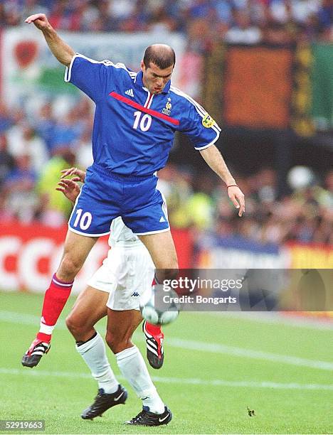356 Soccer Euro 2000 Zidane Stock Photos High Res Pictures And Images 356-soccer-euro-2000-zidane-stock-photos-high-res-pictures-and-images