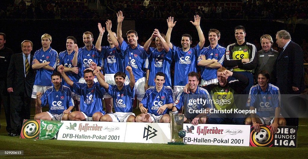 FUSSBALL: DFB-HALLENMASTERS 2001