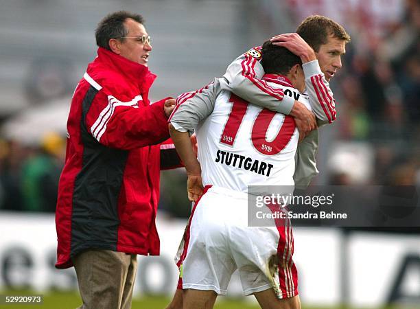 Hamburg; FC ST. PAULI - VFB STUTTGART 1:2; JUBEL TRAINER Felix MAGATH, Krassimir BALAKOV, Jochen SEITZ/STUTTGART