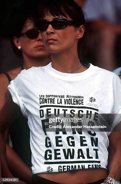 Montpellier, 29.06.98, DEUTSCHLAND 1 ACHTELFINALE, Klara SZALANTZY - Freundin von Oliver BIERHOFF/GER