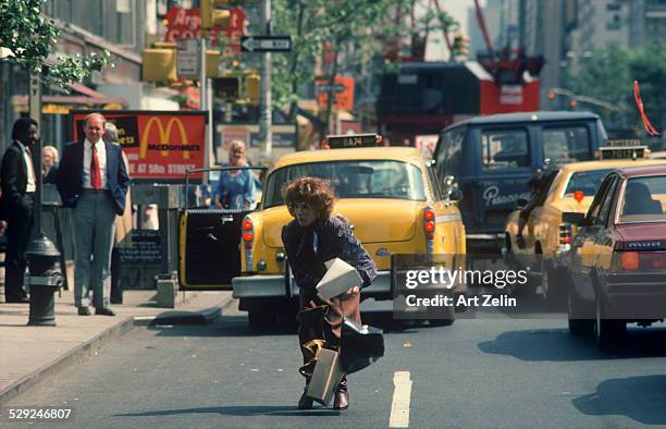 Dustin Hoffman as Tootsie on the street in NYC; circa 1970; New York.