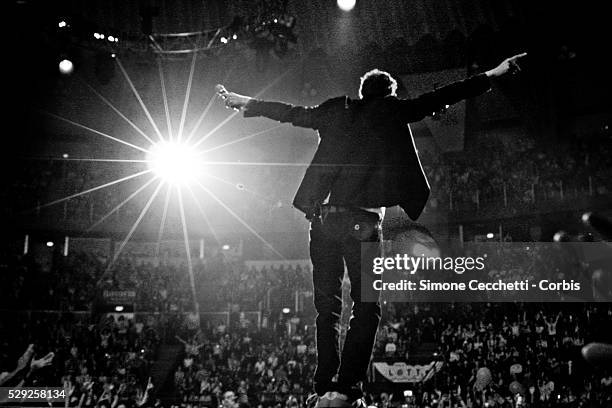 Lorenzo Cherubini Jovanotti Performs Live In Rome Photos And Premium lorenzo-cherubini-jovanotti-performs-live-in-rome-photos-and-premium