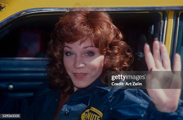 Marilu Henner; close-up; waving; for the show Taxi; circa 1970; New York.