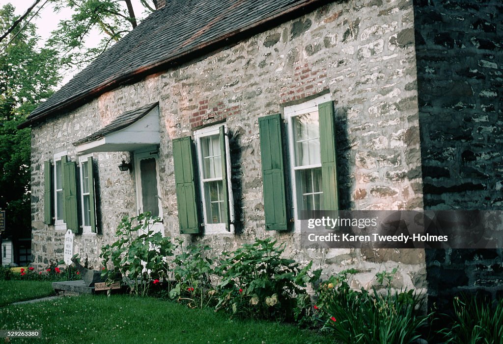 Huguenot Stone House in New Platz