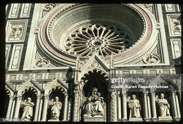 rose window and statues in niches from the facade of the florence cathedral - rosettfönster bildbanksfoton och bilder