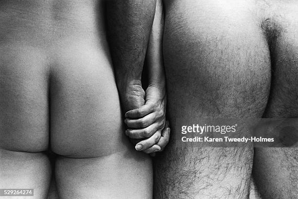buttocks of a nude couple holding hands - couple portrait soft stock-fotos und bilder
