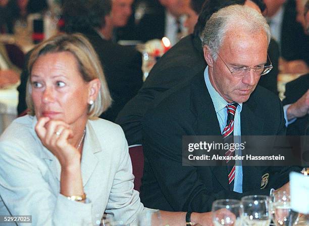 Barcelona/ESP; FC BAYERN CHAMPIONS DINNER: Sybille BECKENBAUER, Praesident Franz BECKENBAUER