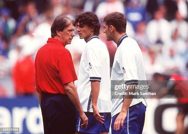 Paris St. Denis; ITALIEN 4 n.E VIERTELFINALE; Trainer Cesare MALDINI, Paolo MALDINI, Christian VIERI/ITA