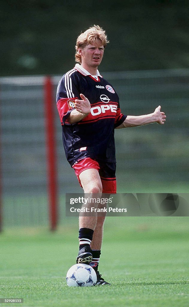 FUSSBALL: 1. BUNDESLIGA 98/99 BAYERN MUENCHEN
